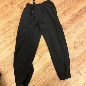 Lululemon jogger!! Only worn a handful of times just like brand new !